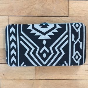 Patterned clutch